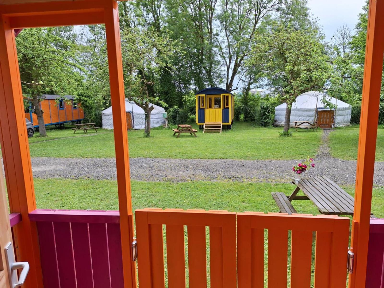 Campingplatz Le Village Insolite Yourte Et Roulotte