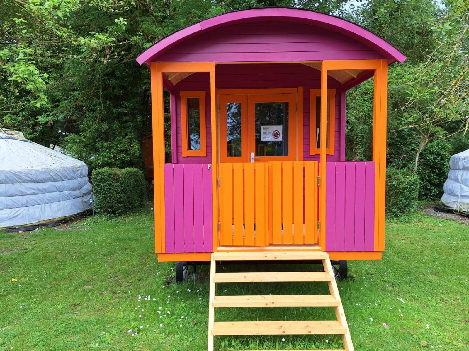 Le Village Insolite Yourte Et Roulotte Campingplatz *