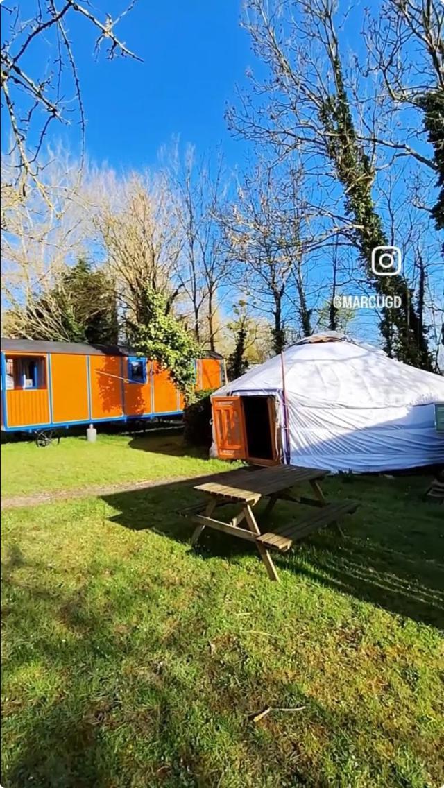 Le Village Insolite Yourte Et Roulotte Campingplatz *