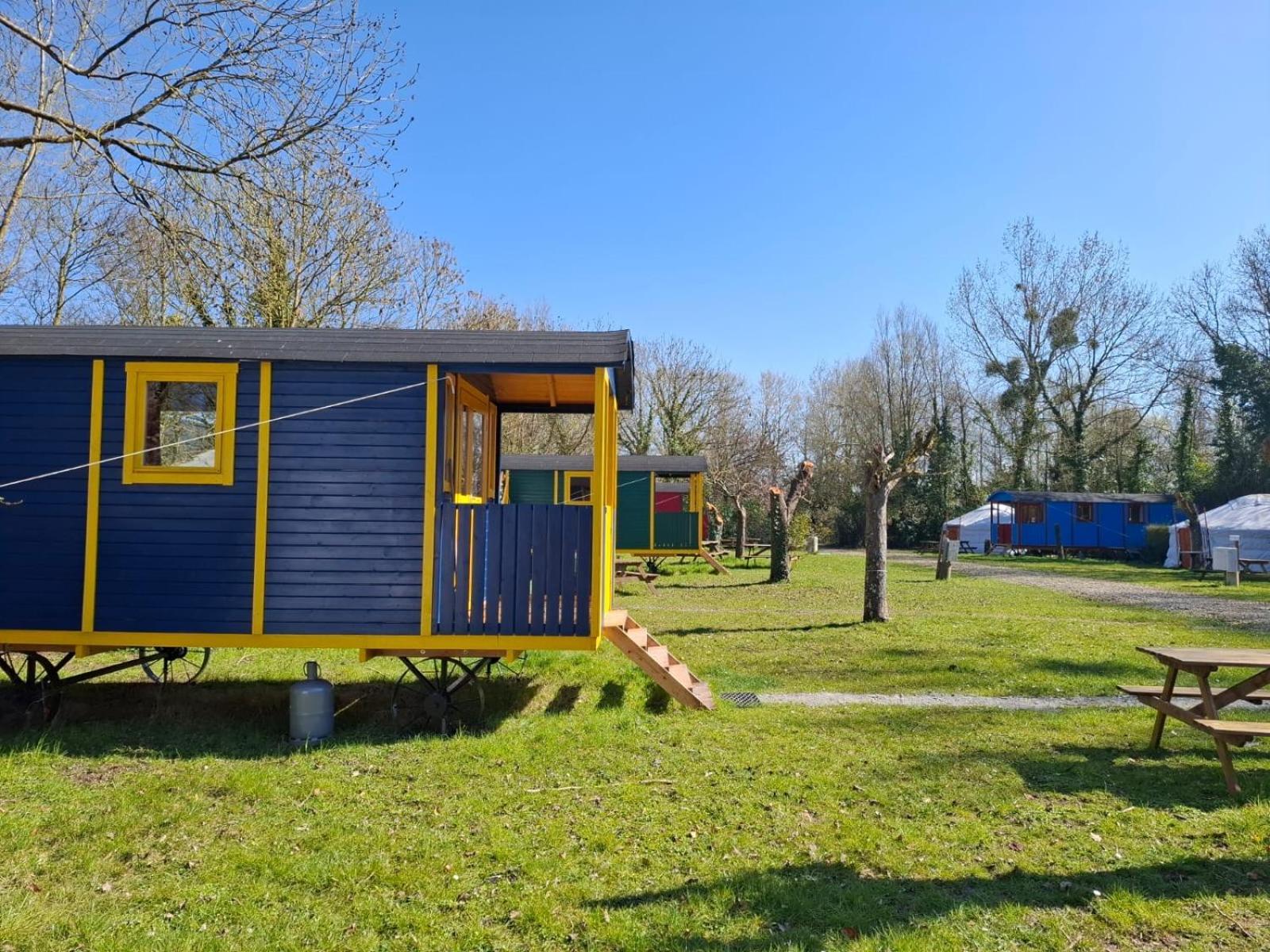 Le Village Insolite Yourte Et Roulotte