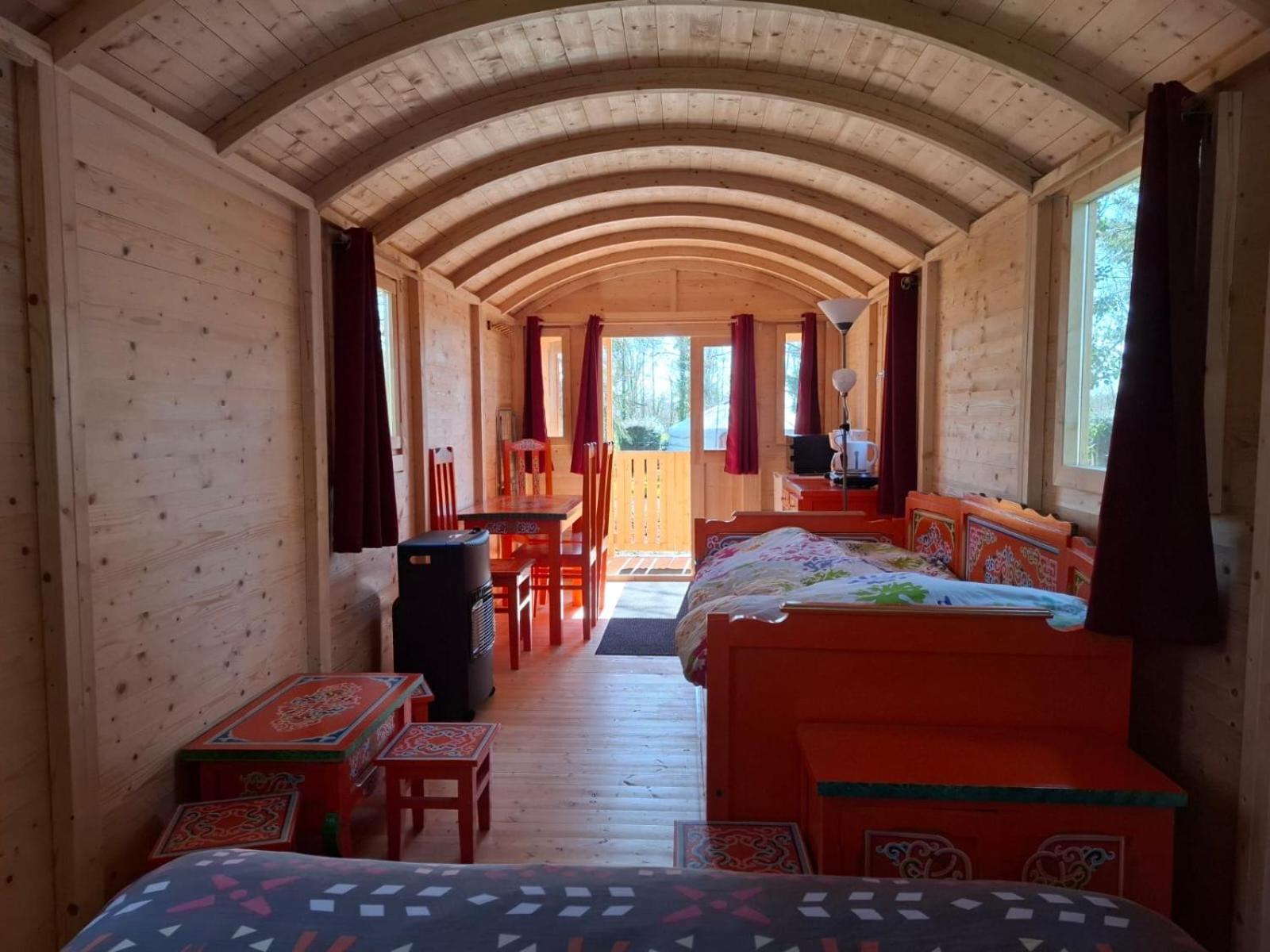 Le Village Insolite Yourte Et Roulotte Campingplatz