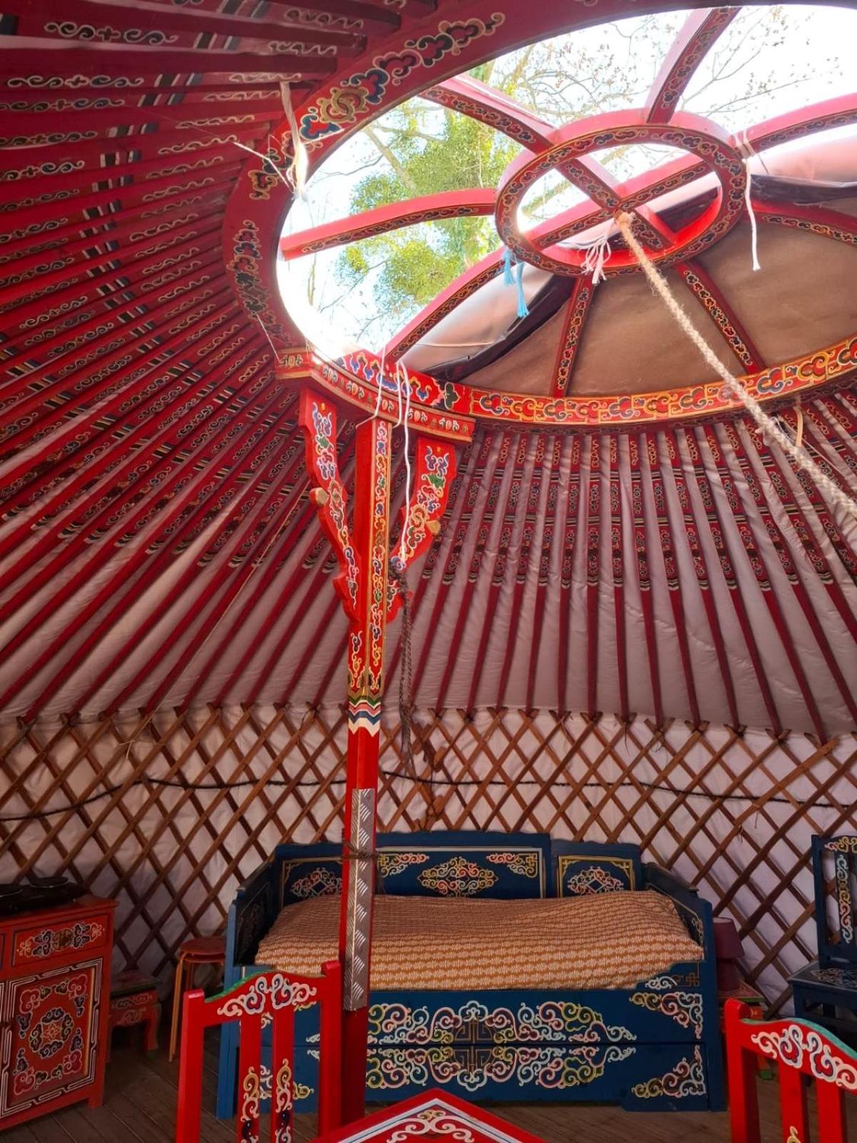 Le Village Insolite Yourte Et Roulotte Campingplatz *