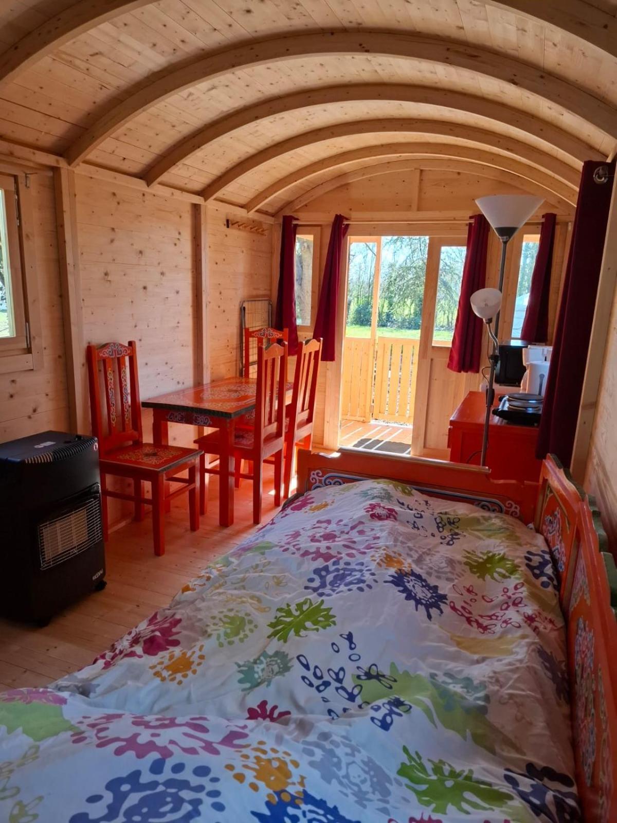 Le Village Insolite Yourte Et Roulotte Campingplatz *