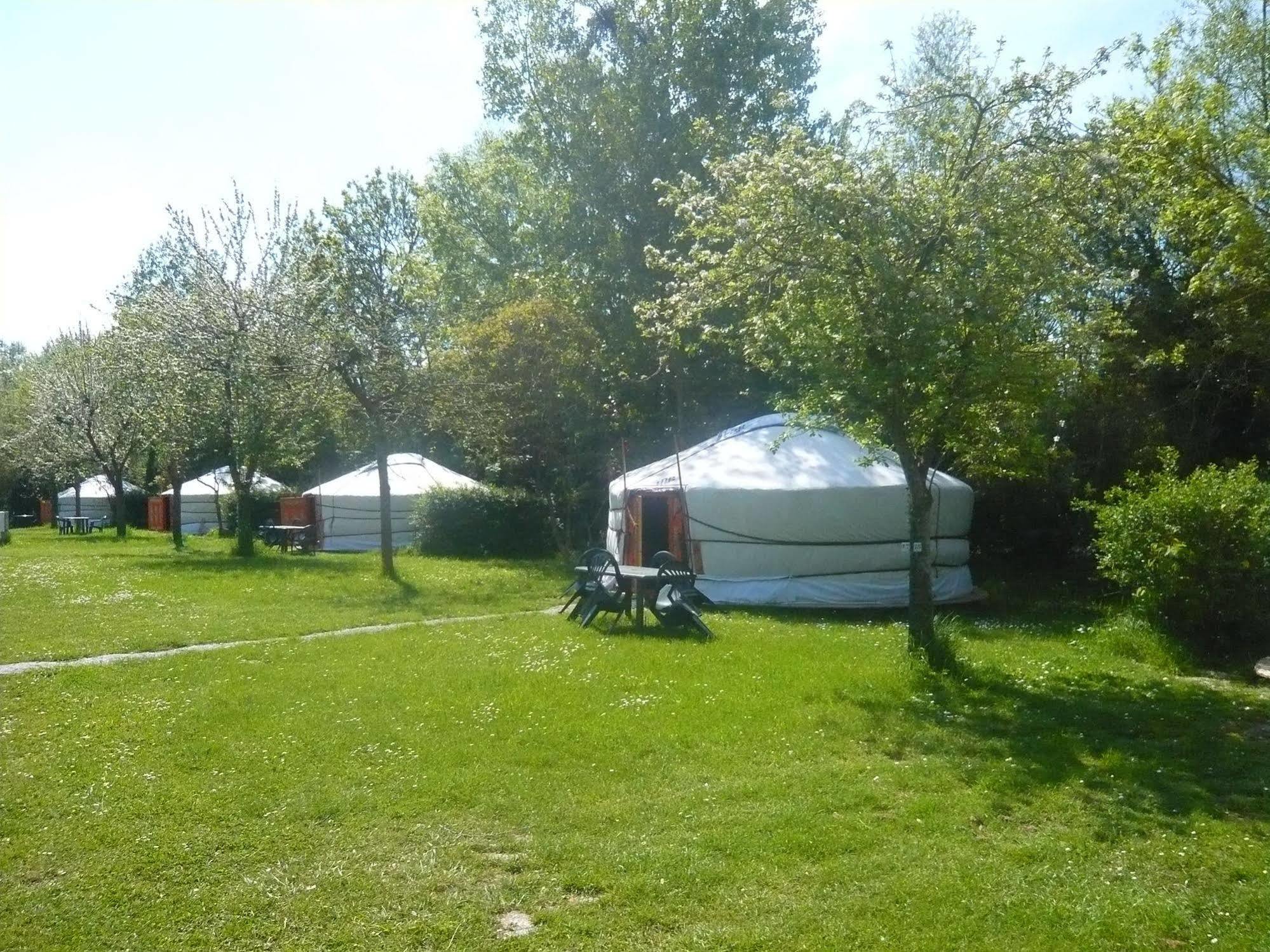 Campingplatz Le Village Insolite Yourte Et Roulotte *